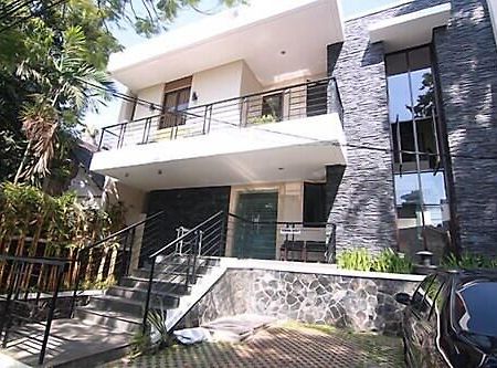 Griya Amartha Otel Cakarta Dış mekan fotoğraf